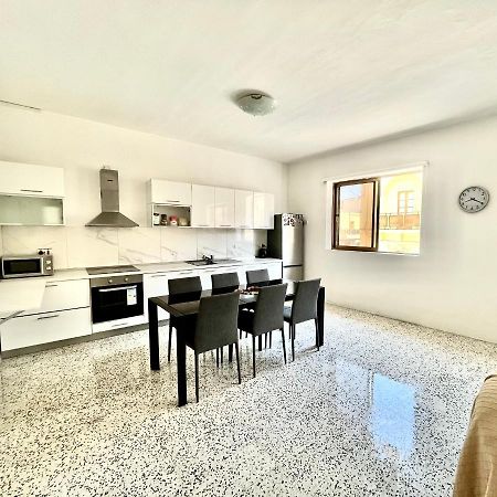 Camag Apartment - Very Close To Airport Birżebbuġa Kültér fotó