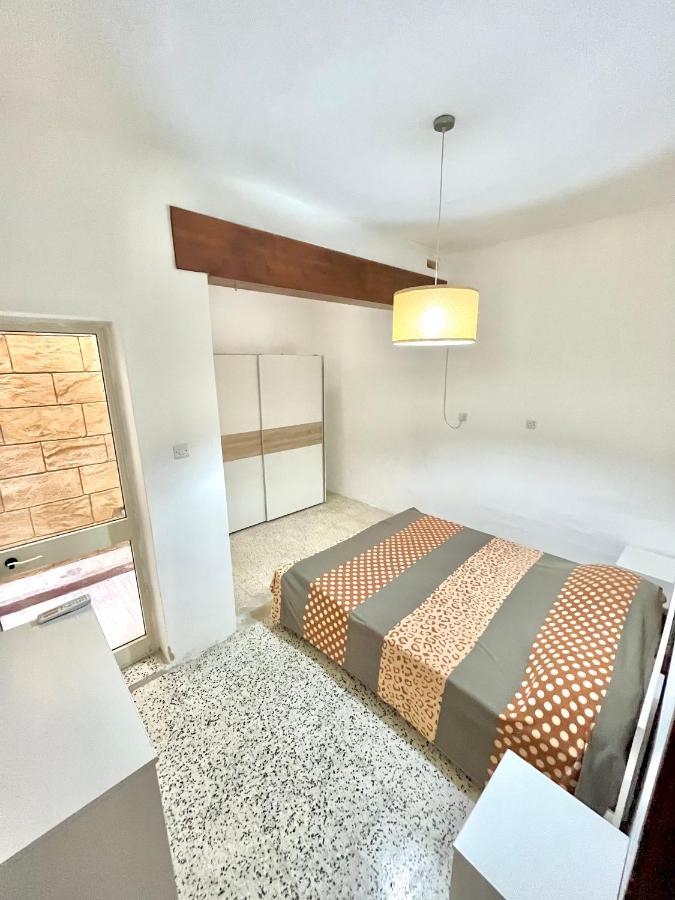 Camag Apartment - Very Close To Airport Birżebbuġa Kültér fotó