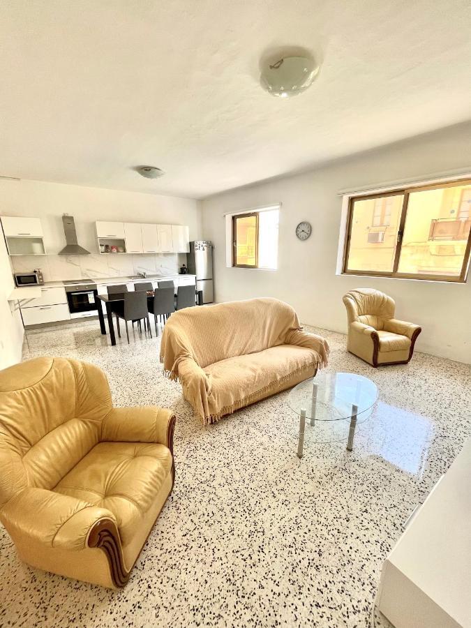Camag Apartment - Very Close To Airport Birżebbuġa Kültér fotó