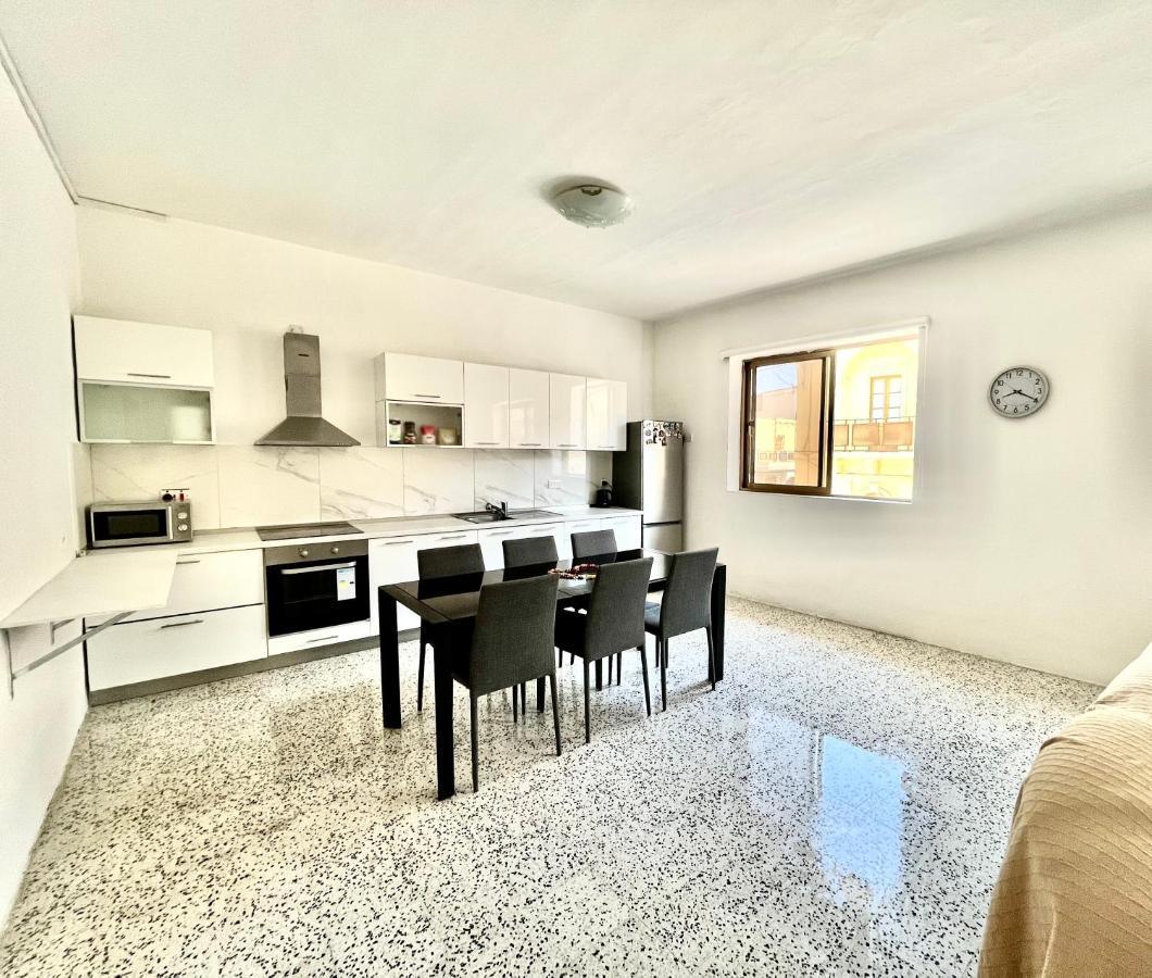 Camag Apartment - Very Close To Airport Birżebbuġa Kültér fotó
