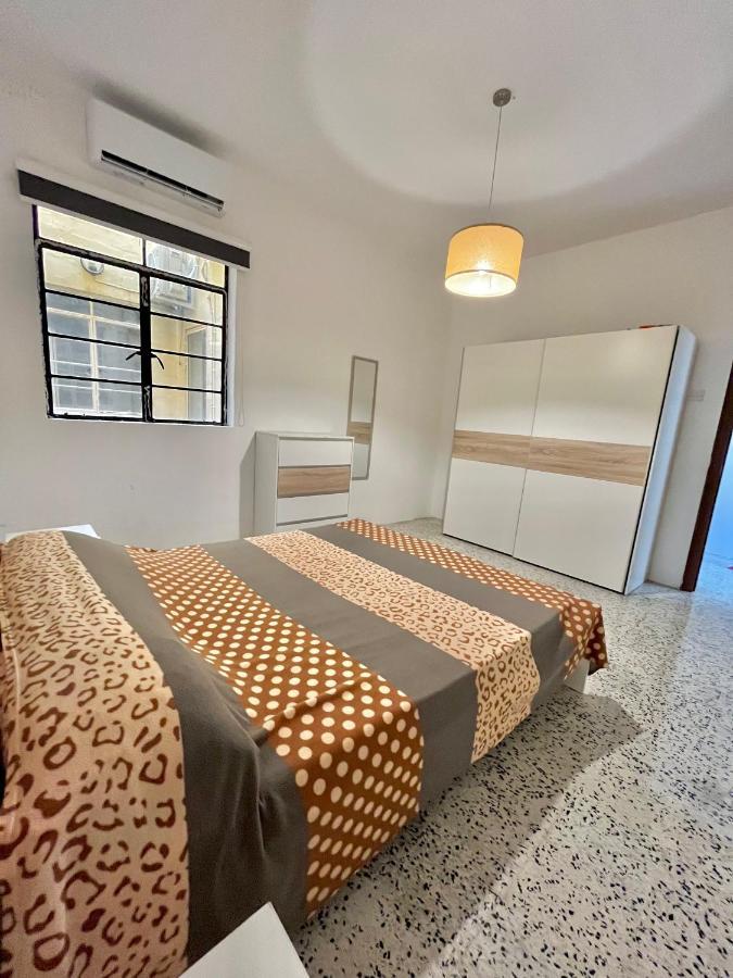 Camag Apartment - Very Close To Airport Birżebbuġa Kültér fotó